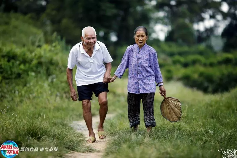 攜手99年!105歲爺爺「5歲娶童養媳」互訂終生,「結婚至今從沒吵架」成最羨慕夫妻~~