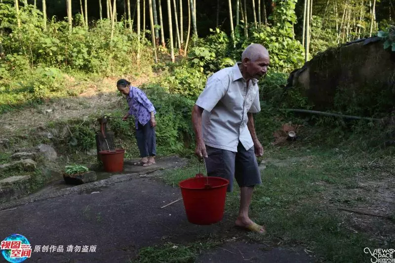 攜手99年!105歲爺爺「5歲娶童養媳」互訂終生,「結婚至今從沒吵架」成最羨慕夫妻~~