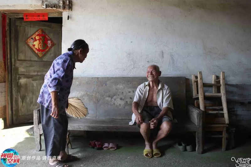 攜手99年!105歲爺爺「5歲娶童養媳」互訂終生,「結婚至今從沒吵架」成最羨慕夫妻~~