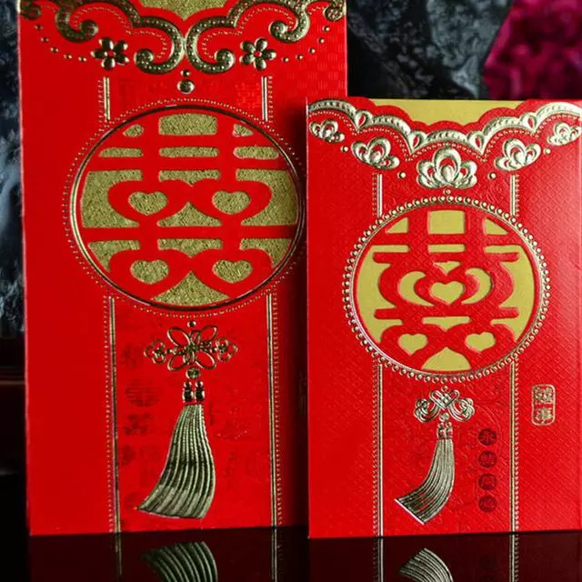 新婚的時候,小姑子拿走嫂嫂的紅包,說為了辦結婚借了很多錢,要拿這些錢去還債