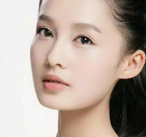 羨慕!天生好命能「享老公福」的女人面相,一生大吉大利:【眉清目秀、耳高於眉、下巴額頭飽滿】