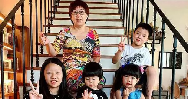 林志穎繼承了媽媽的不老童顏,與70歲媽媽合照,宛如是一對姐弟