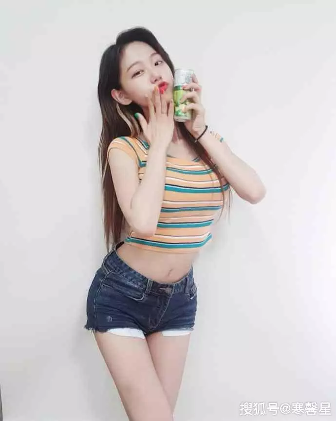 韓國美女主播COS《海賊王》娜美:身材火辣完美還原