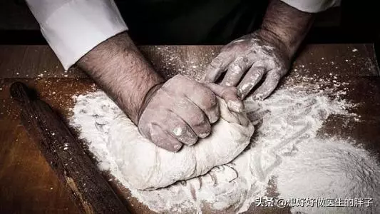 手指麻木疼痛,夜間加重,白天減輕,很可能是這兩種問題惹的禍