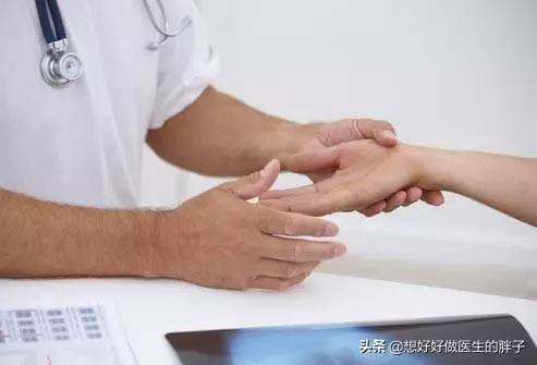 手指麻木疼痛,夜間加重,白天減輕,很可能是這兩種問題惹的禍