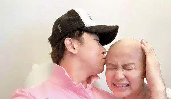 老婆患病症末期,48歲TVB資深藝人又突然遭TVB解僱!雙重打擊 !