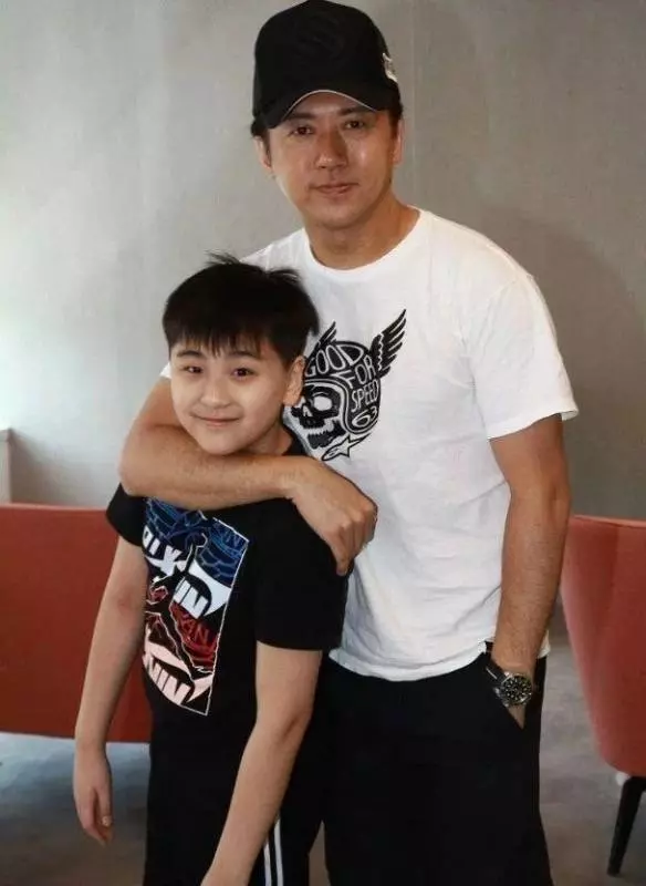 老婆患病症末期,48歲TVB資深藝人又突然遭TVB解僱!雙重打擊 !