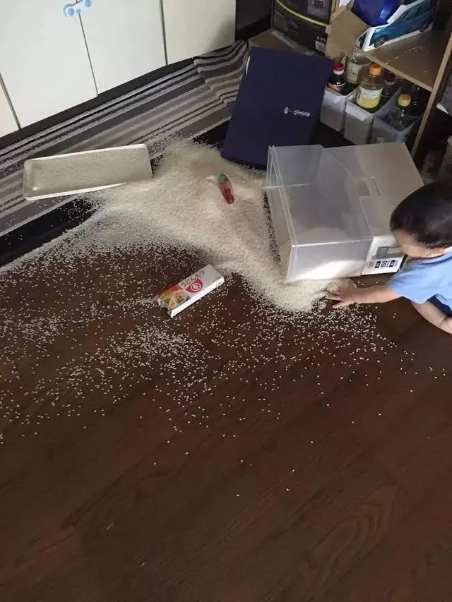 日本媽媽育兒崩潰的瞬間,放小孩自己玩房間秒變案件現場