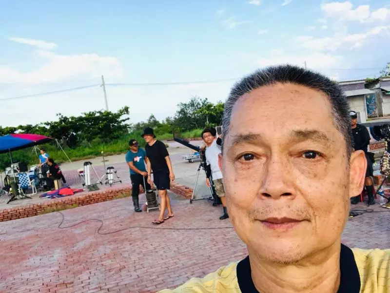《飛龍在天》男星為國爭光!「熬30年在美首封影帝」今爽靠退休金生活 帥兒「神似外國人」隨老爸拚出道