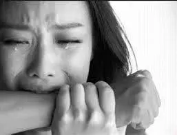 為了報復老公出軌,我一夜睡了4個男人,沒想到後來他們竟失控要....連警察都笑我傻!