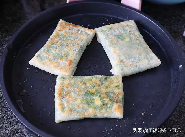 韭菜盒子新做法,不和面、不擀皮,出鍋後外焦里嫩、餡料十足