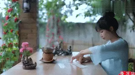 90後女網紅私生活曝光:這些照片,戳痛了成人世界最柔軟的地方