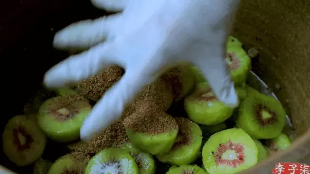 90後女網紅私生活曝光:這些照片,戳痛了成人世界最柔軟的地方