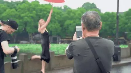 火爆油管的Vlogger,憑本事引無數網友圍觀:有趣的靈魂,萬里挑一