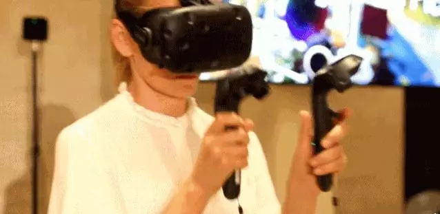 法國小姐姐用VR作畫,酷炫驚艷,還驚動了羅浮宮