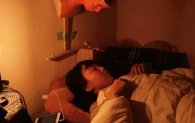 日本沙雕網紅單身26年,激發出自己的無限想像潛能………