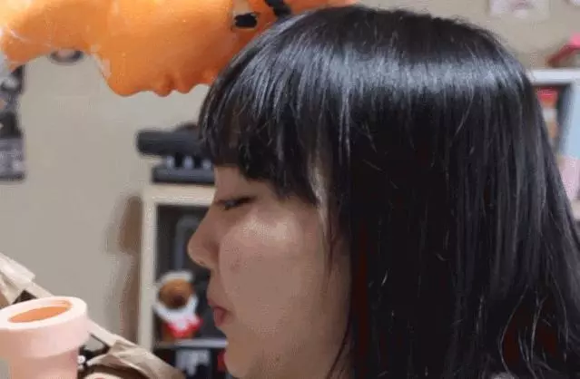 日本沙雕網紅單身26年,激發出自己的無限想像潛能………