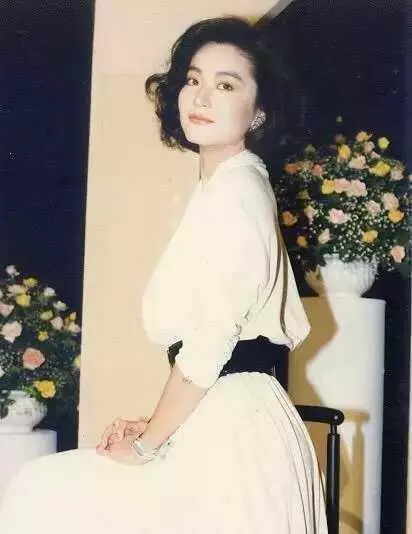 65歲的林青霞「與30歲女兒同台」,網友一看瞬間懂了,美與年齡無關!