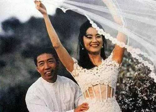 65歲的林青霞「與30歲女兒同台」,網友一看瞬間懂了,美與年齡無關!