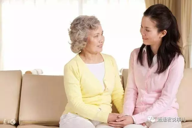 我陪婆婆取錢,看到卡里的餘額余只有4千,少了1千,婆婆懷疑是我拿的