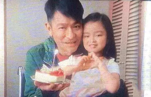 劉德華女兒近照曝光,難怪一直不願意公開女兒的長相,網友:劉天王的基因果然不是假的~
