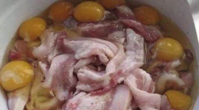 妻子把8個雞蛋打進五花肉,剛上桌沒一會就被掃光,好吃得飛起