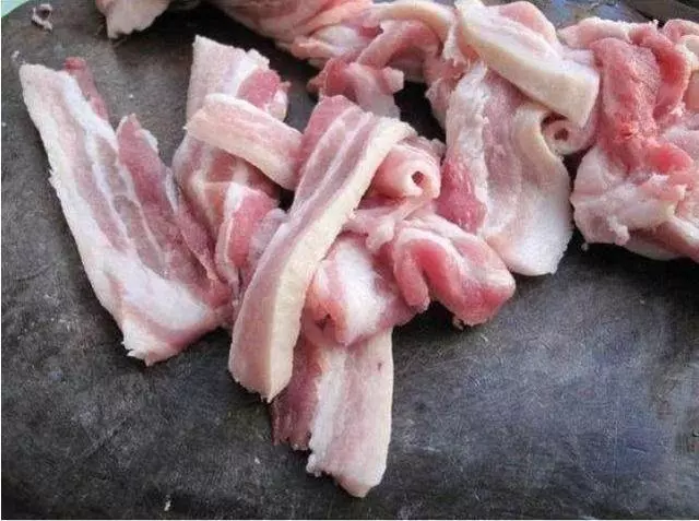 妻子把8個雞蛋打進五花肉,剛上桌沒一會就被掃光,好吃得飛起