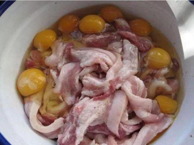 妻子把8個雞蛋打進五花肉,剛上桌沒一會就被掃光,好吃得飛起