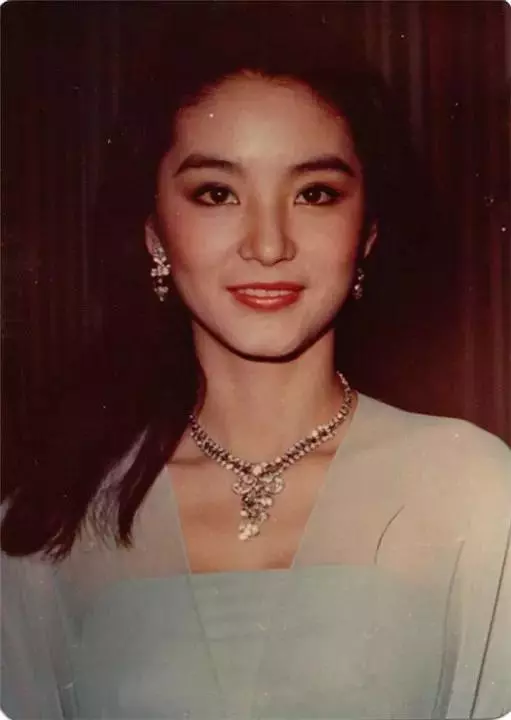林青霞和女兒罕見同框,浪費好基因,網友:母女顏值對比一言難盡!