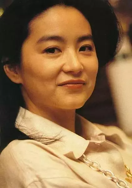 林青霞和女兒罕見同框,浪費好基因,網友:母女顏值對比一言難盡!