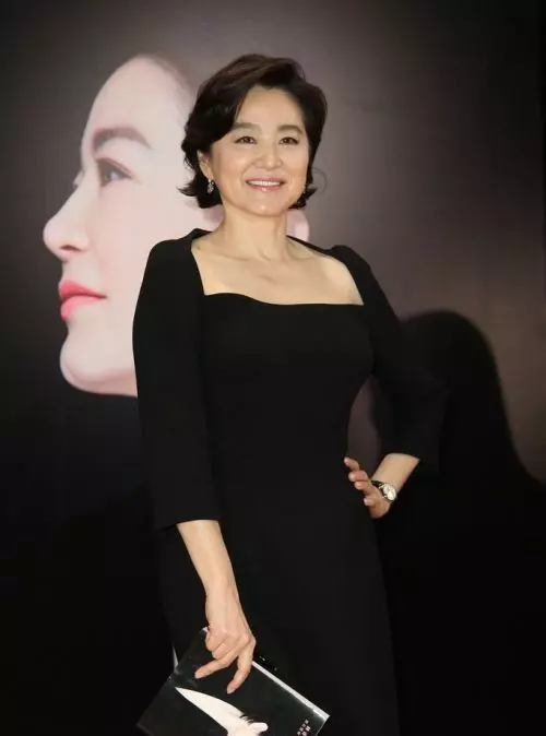 林青霞和女兒罕見同框,浪費好基因,網友:母女顏值對比一言難盡!