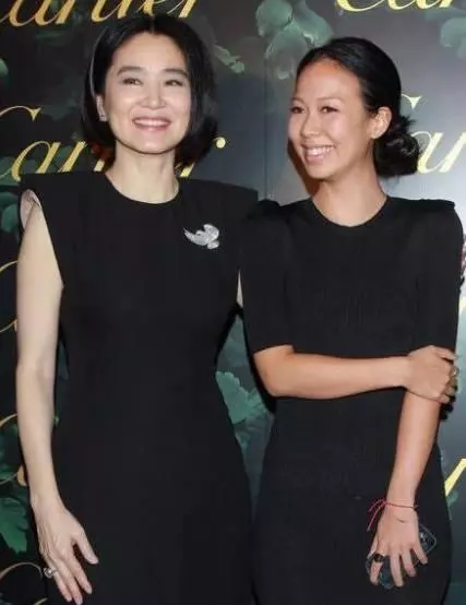 林青霞和女兒罕見同框,浪費好基因,網友:母女顏值對比一言難盡!