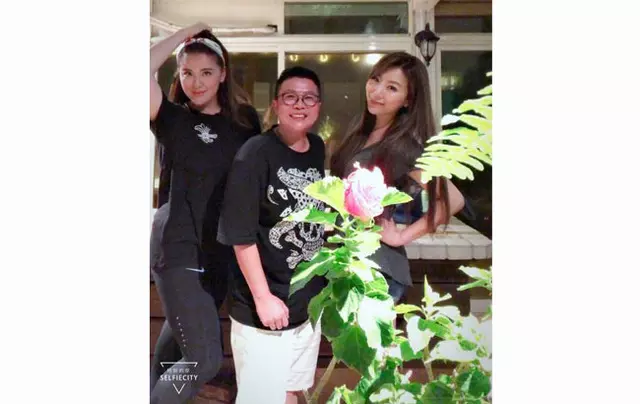 小禎暴瘦「秀出水蛇腰」現身姊妹聚會!結果網友焦點「全放在佩甄臉上」:天啊大走鐘!