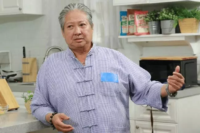 67歲洪金寶每天「負荷運動」近況惹人擔憂,兒媳擔心痛哭:他抱不動孫子!