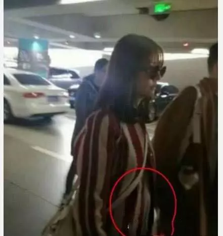 43歲林心如驚傳再次懷孕?!「大肚照」曝光後,網友超擔心:「高齡產婦要小心啊!」