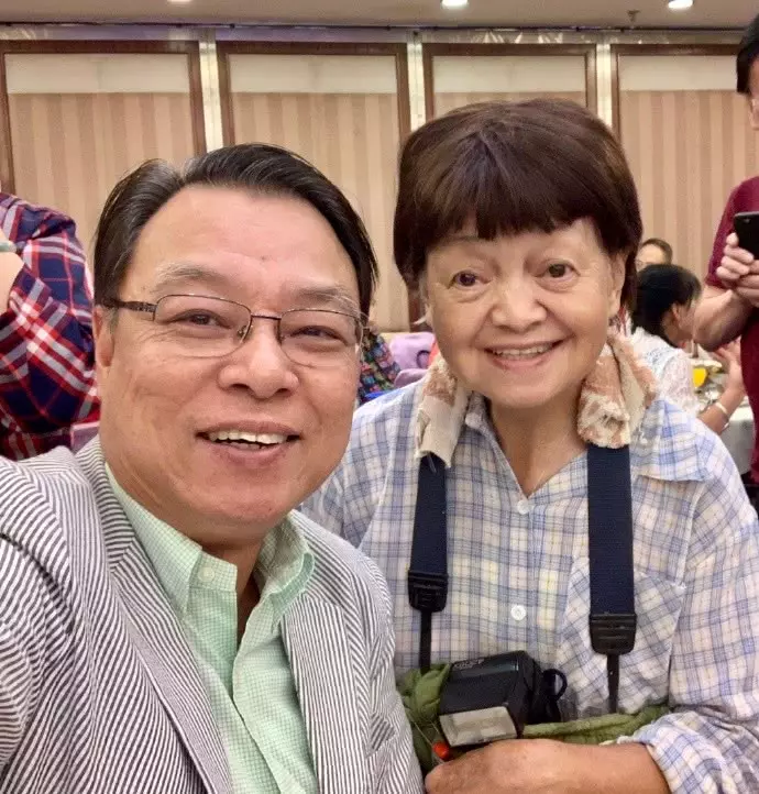 周潤發胞姊曝光和藹可親「外貌複製貼上」 為人低調「喜愛獨來獨往」不靠弟各自打拚
