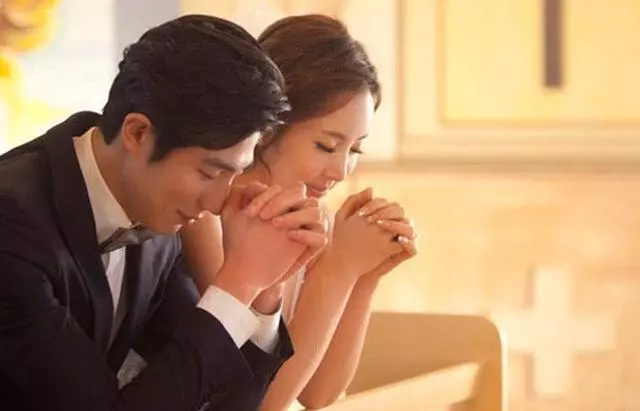 「兒媳,你每個月才三千塊錢,就別給我生活費了」「好的,婆婆」