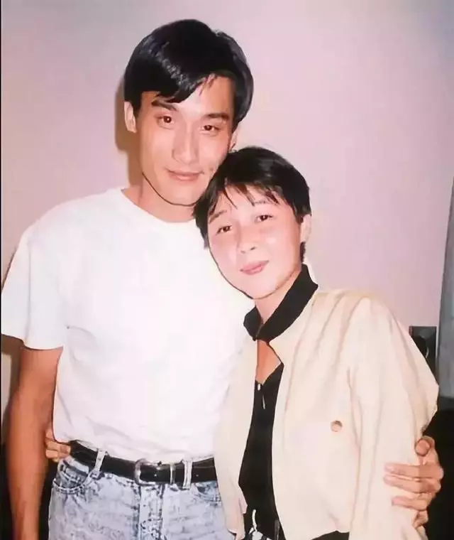 「贏過張曼玉」卻嫁窮小子把丈夫捧成影帝:換得老公30年的初心不變 ~~