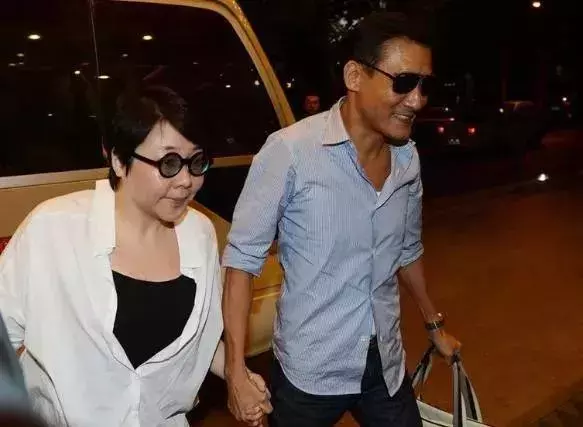 「贏過張曼玉」卻嫁窮小子把丈夫捧成影帝:換得老公30年的初心不變 ~~