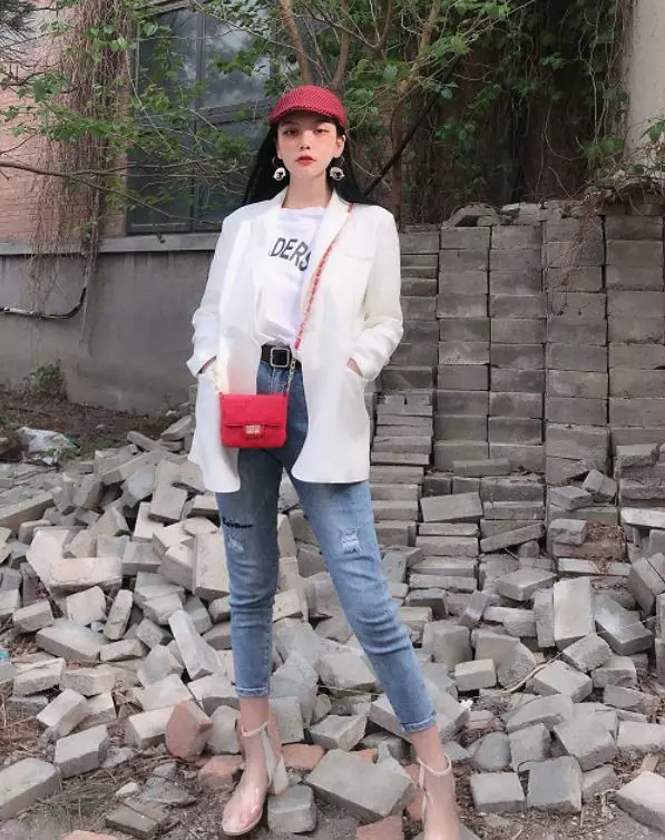 迪麗熱巴校花表妹「照片中逆天級美貌」被稱讚!首度公開露面「零P圖真實顏值」網看呆:修圖修很大!