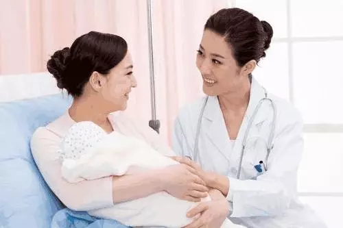 坐月子媽天天給我送湯,哪想到老公給我媽5千塊錢,她還私底下找我要錢