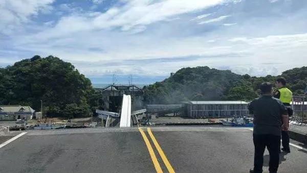 台灣知名景點 , 宜蘭跨港大橋坍塌 !