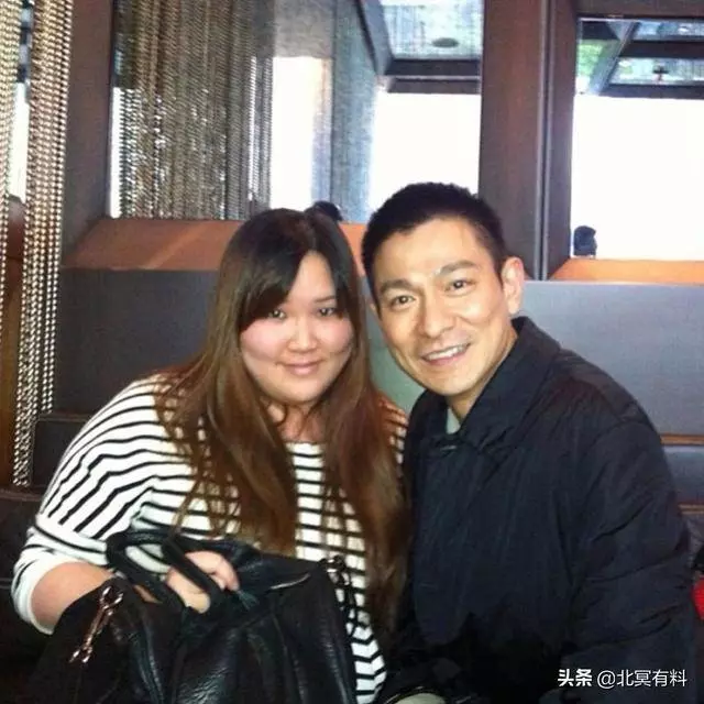 劉德華和朱麗倩表妹同框出鏡,其父是馬來西亞百億富豪,可以說一胖毀所有!