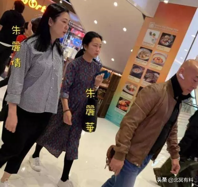 劉德華和朱麗倩表妹同框出鏡,其父是馬來西亞百億富豪,可以說一胖毀所有!