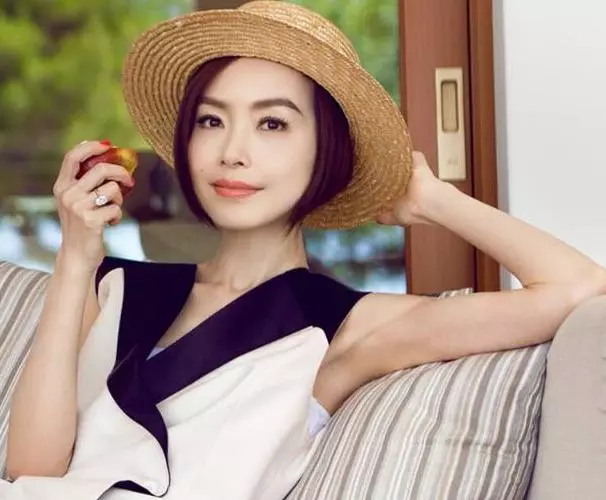 48歲的魯豫,48歲莫文蔚,48歲朱茵,相差對比!