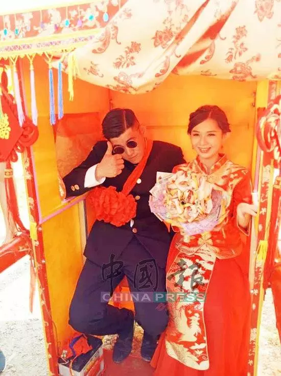 40年腳踏車代替駿馬 , 新郎網購花轎迎親 !
