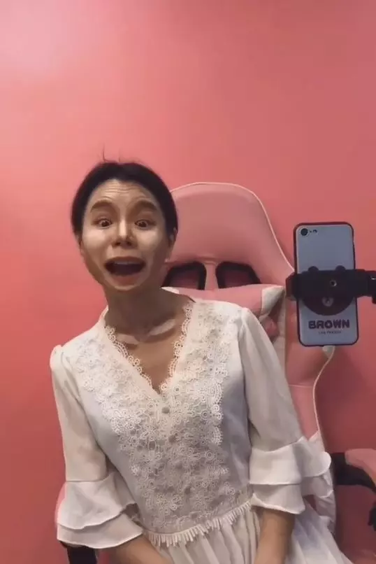 現出原形!網紅們「美肌下的真面目」曝光 美顏一關「仙氣V臉網美→白鼻心阿姨」粉絲看傻
