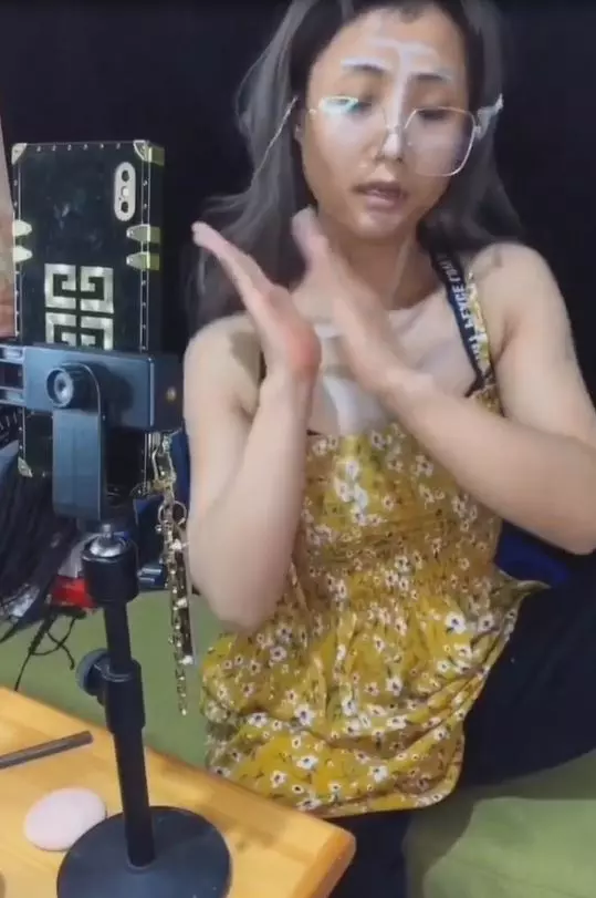 現出原形!網紅們「美肌下的真面目」曝光 美顏一關「仙氣V臉網美→白鼻心阿姨」粉絲看傻