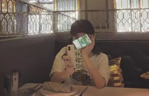 比王菲還霸氣!13歲李嫣懟李亞鵬不留情面,「暴脾氣」已非第一次!