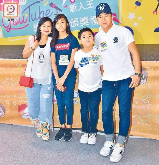 帶病妻祈福!主播愛妻「患重症末期」病情擴散器官,兼母職顧子女「一家人誠心拜拜」~~